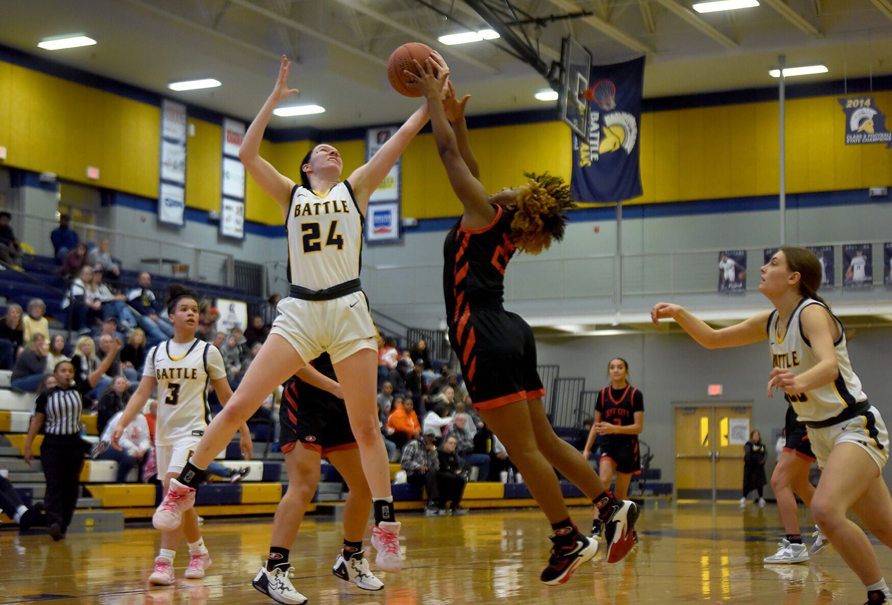 Battle’s Kaelyn Johnson, 24, and Jefferson City’s Lyric Hearn,